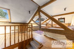 u/s bedroom- click for photo gallery